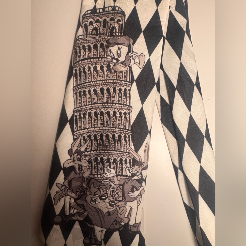 Vintage 1996 Looney Tunes Tie Leaning Tower of Pisa Bugs Bunny Taz Daffy Tweety